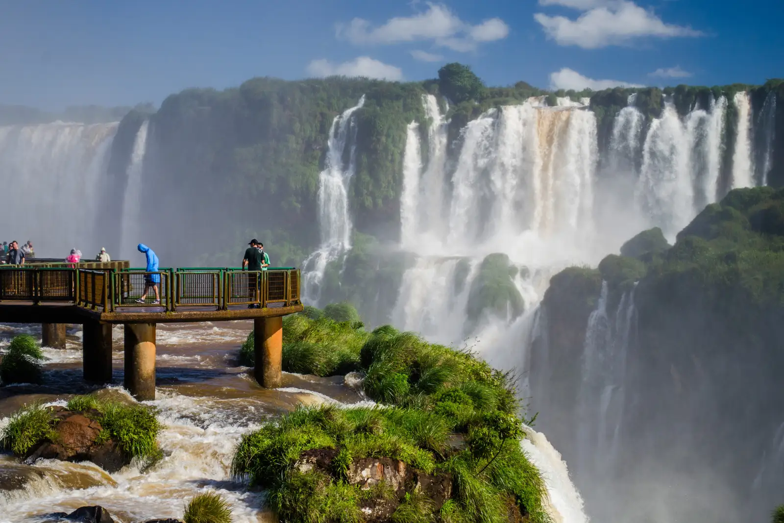 The Iguazú falls from the Brazilian walkway